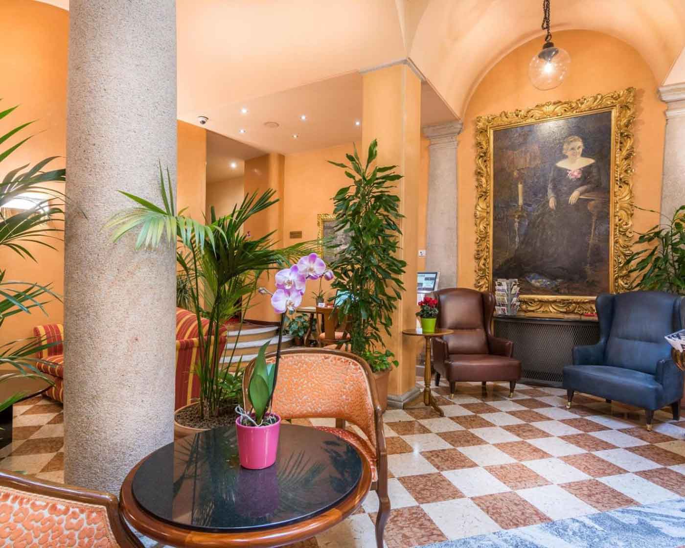 regina hotel milano italy